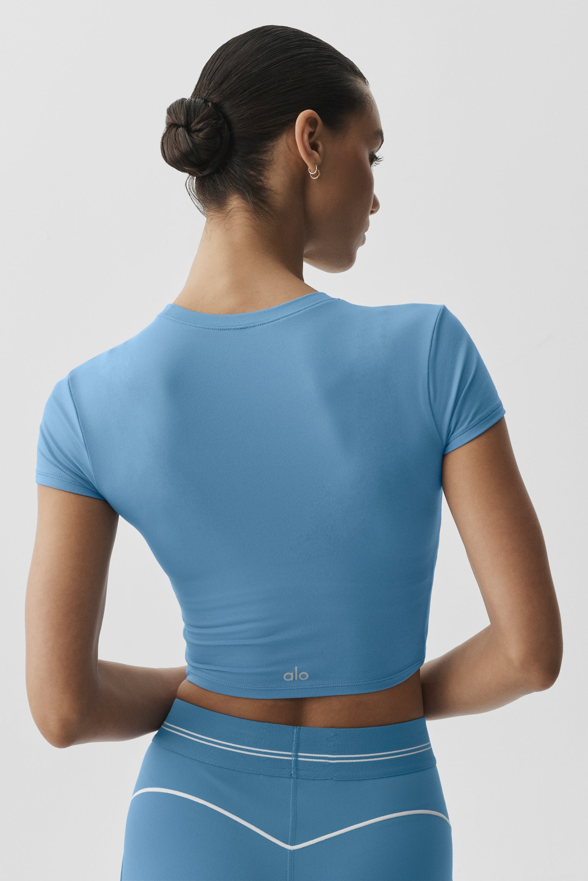 Alo Yoga Alosoft Crop Finesse Short Sleeve - California Blue