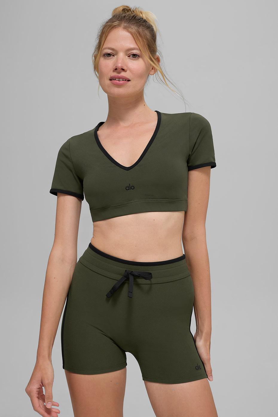 Alo Yoga Airbrush Race Pace Short Sleeve - Green Olive/Black