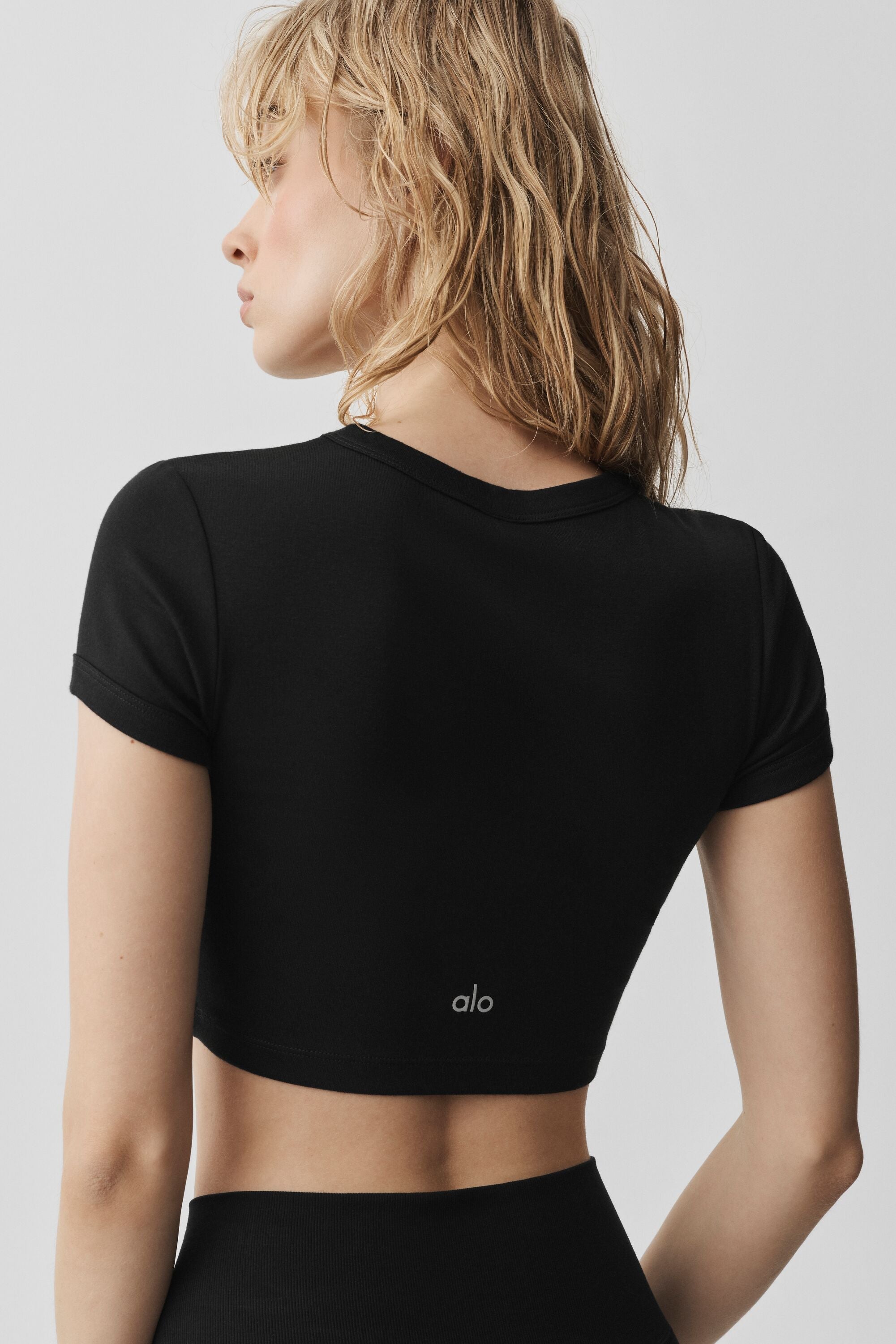 Alo Yoga Cropped Timeless Tee - Black