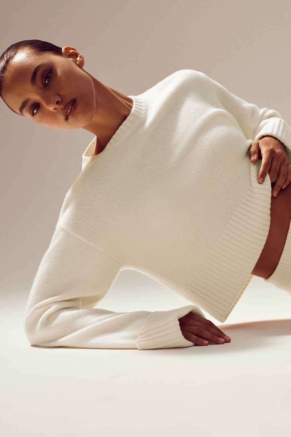 Alo Yoga Cashmere Embrace Pullover - Ivory