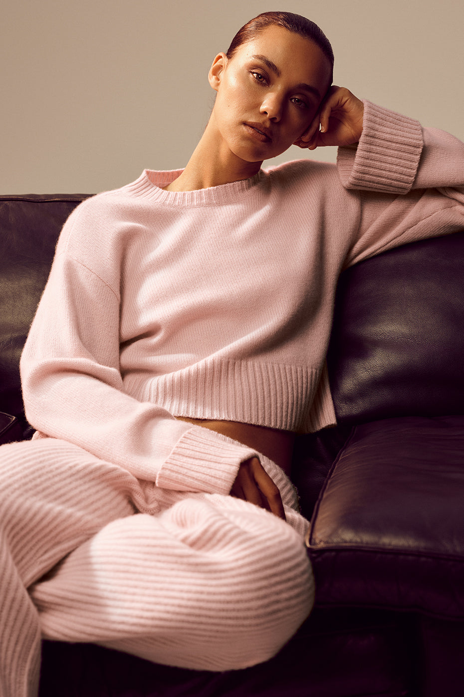 Alo Yoga Cashmere Embrace Pullover - Frosted Pink