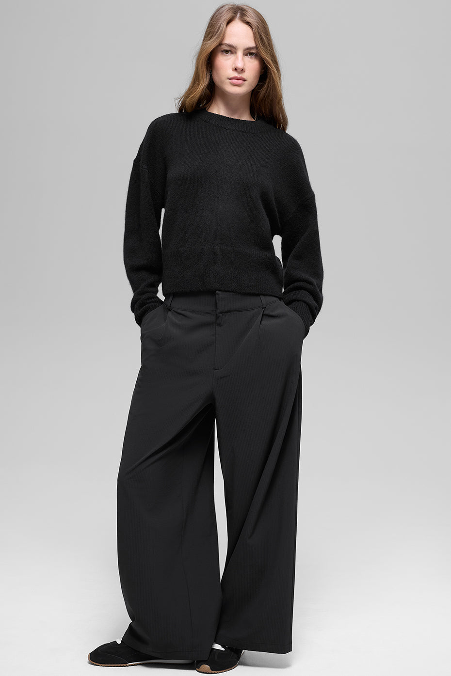 Alo Yoga Wool Cashmere Cropped New Class Crewneck Sweater - Black