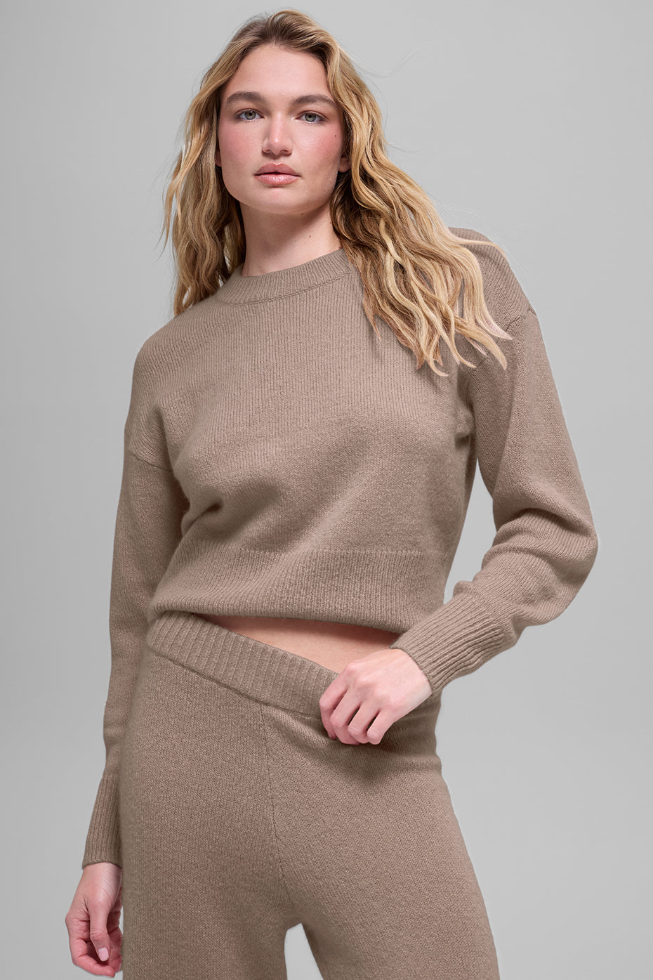 Alo Yoga Wool Cashmere Cropped New Class Crewneck Sweater - Chai Latte