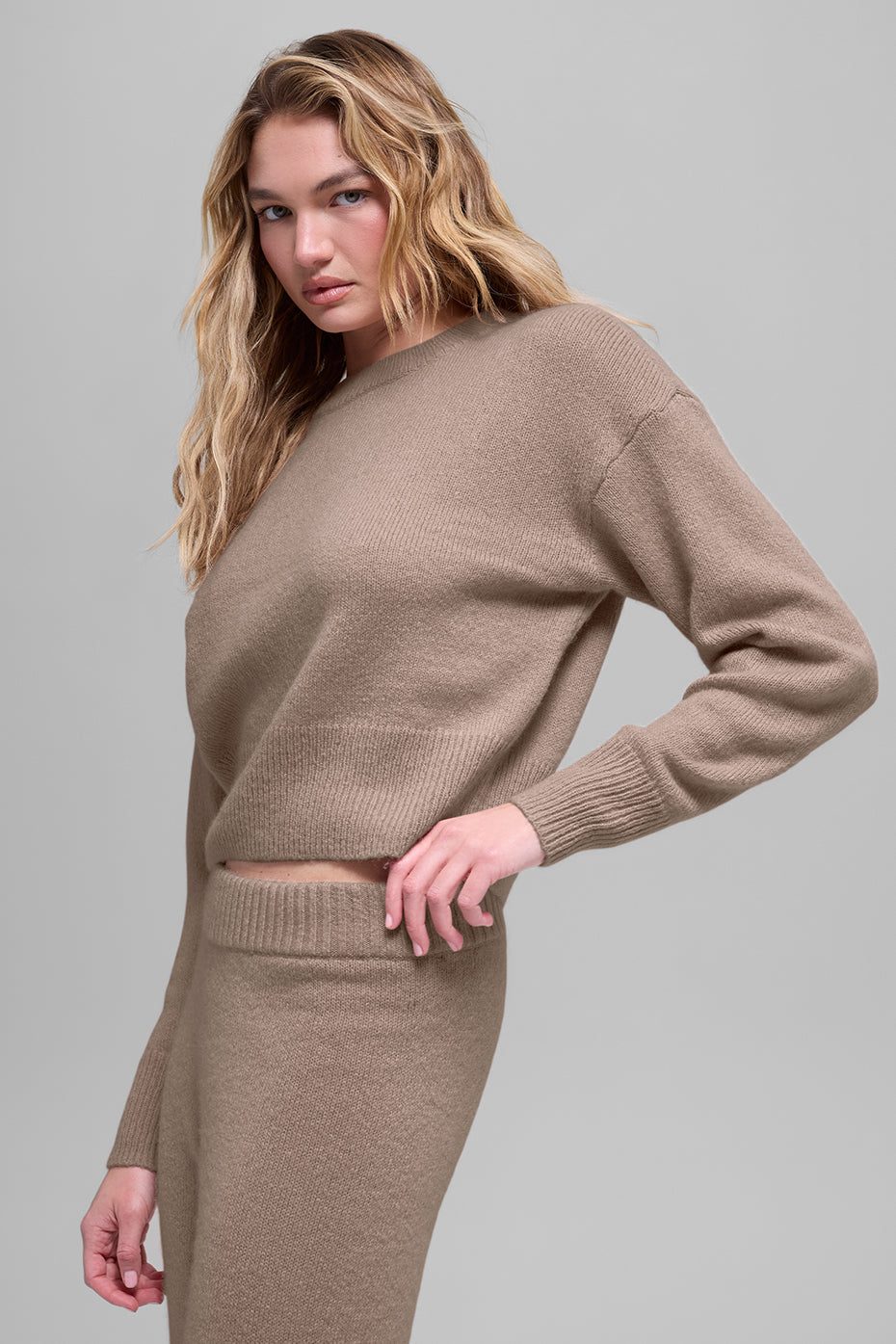 Alo Yoga Wool Cashmere Cropped New Class Crewneck Sweater - Chai Latte