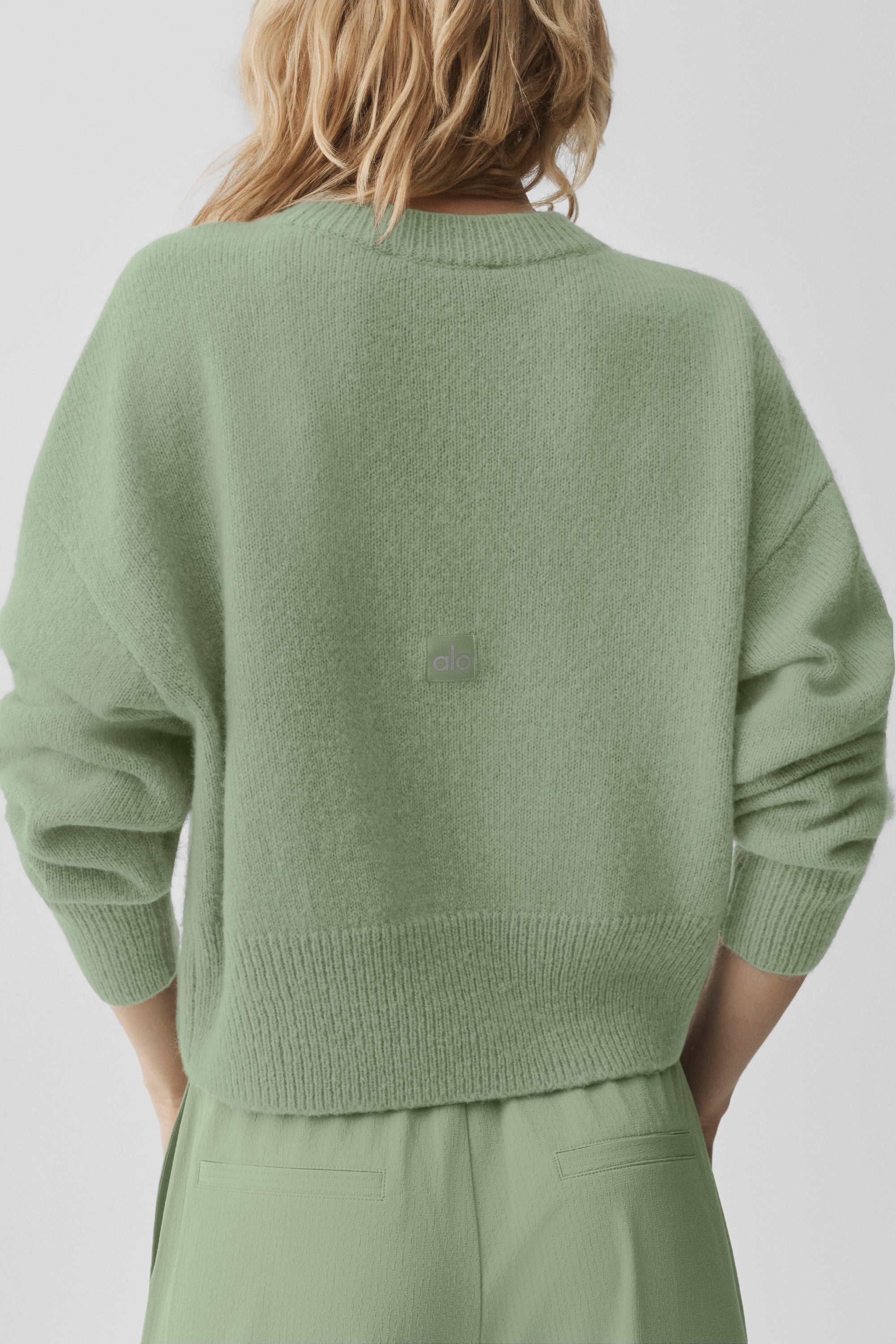 Alo Yoga Wool Cashmere Cropped New Class Crewneck Sweater - Dune Grass