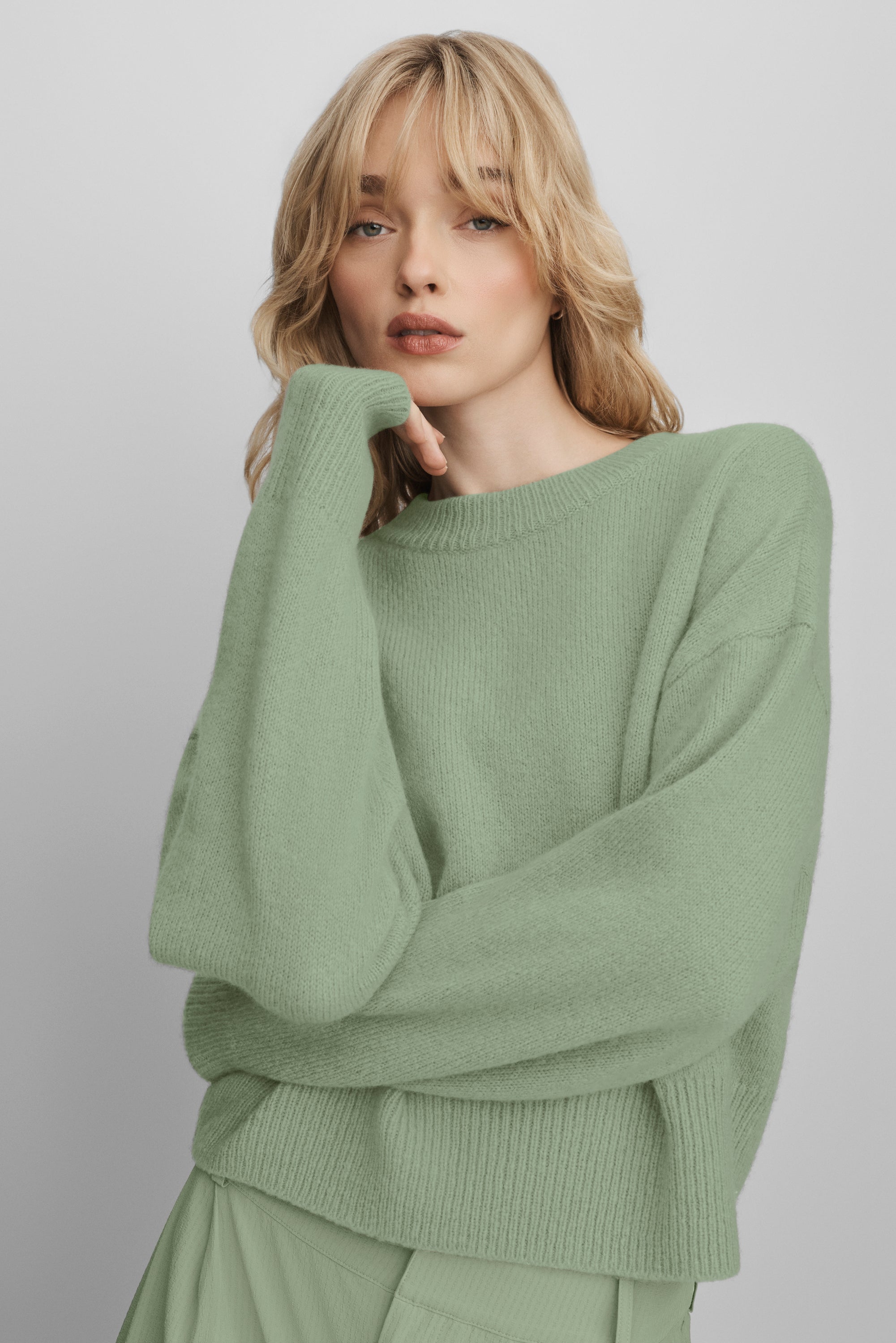 Alo Yoga Wool Cashmere Cropped New Class Crewneck Sweater - Dune Grass