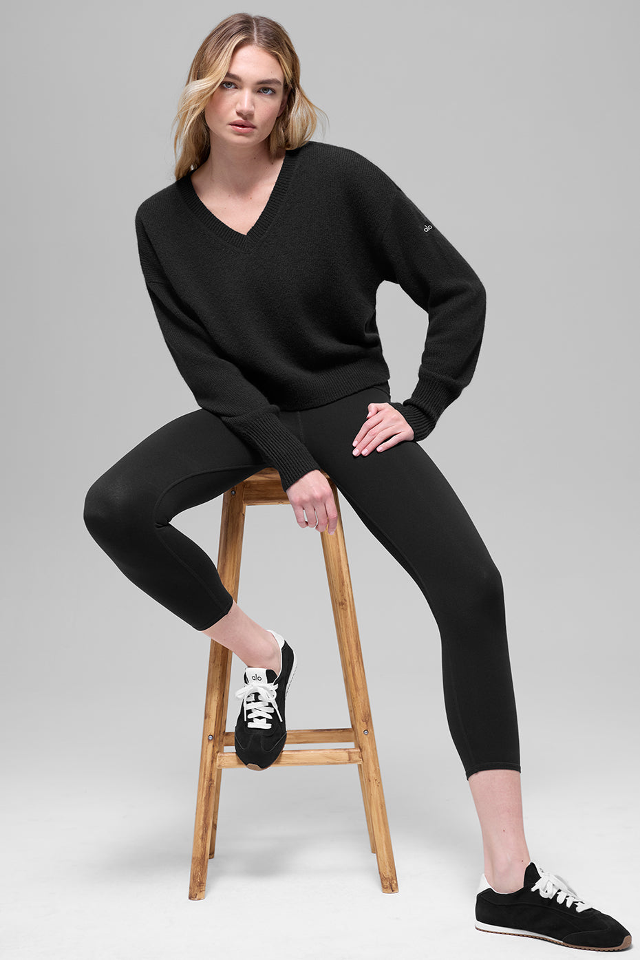 Alo Yoga Wool Cashmere Cropped New Class V-Neck Sweater - Black