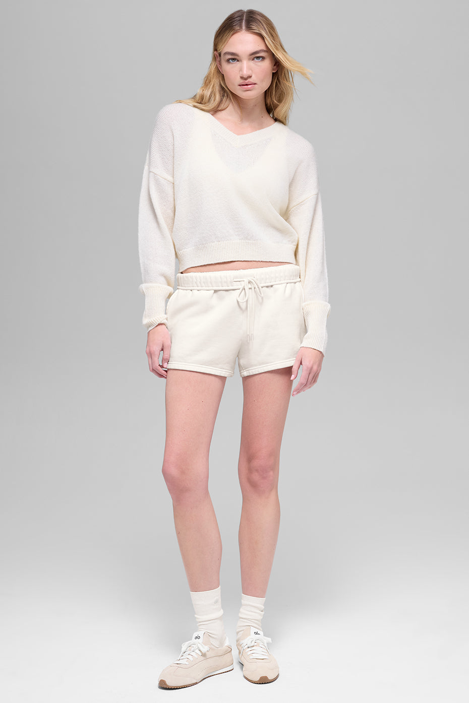 Alo Yoga Wool Cashmere Cropped New Class V-Neck Sweater - Ivory