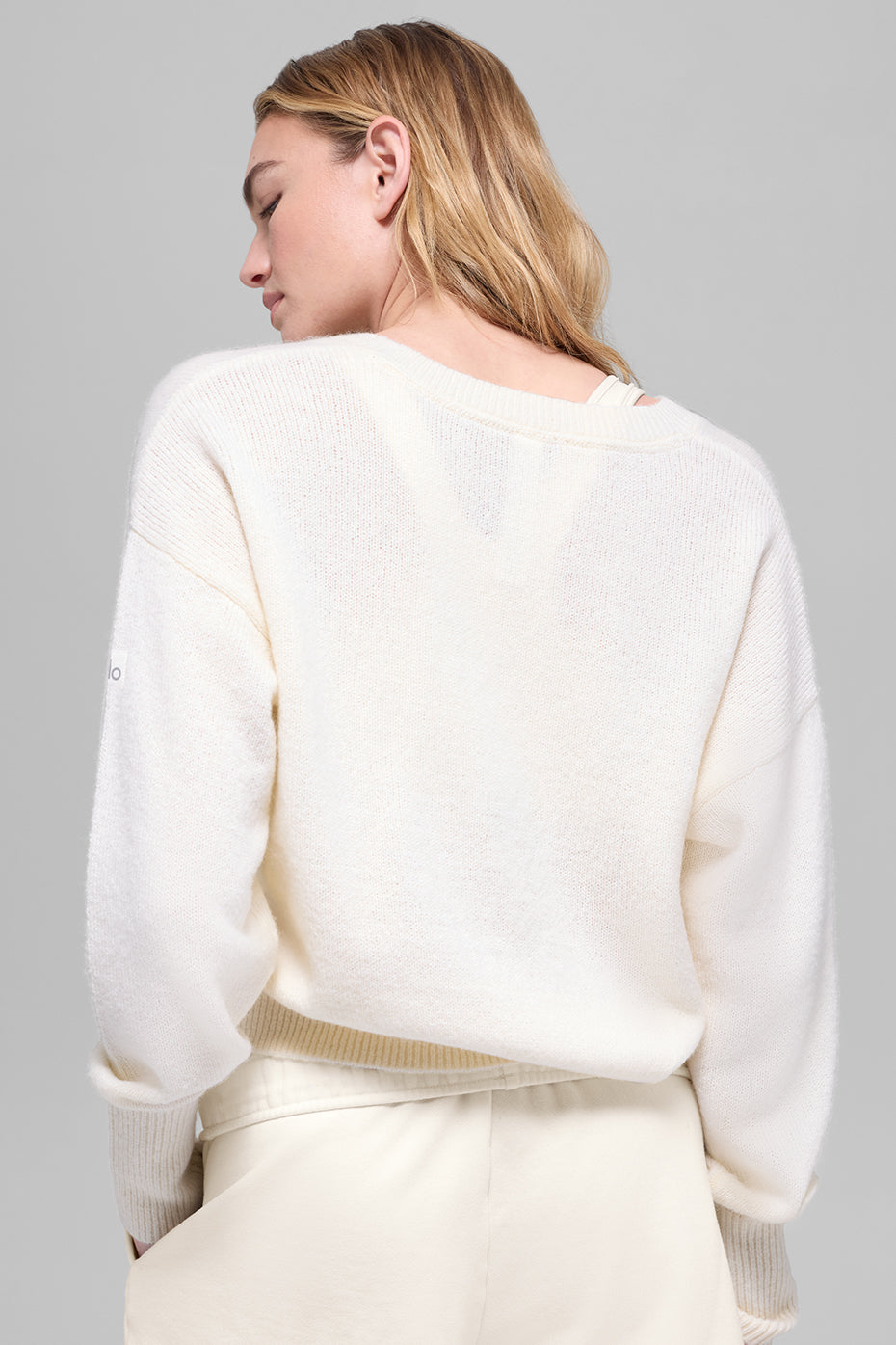 Alo Yoga Wool Cashmere Cropped New Class V-Neck Sweater - Ivory