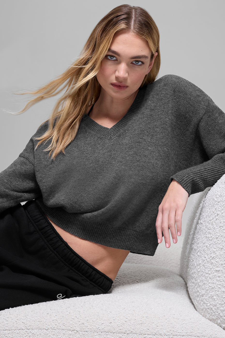 Alo Yoga Wool Cashmere Cropped New Class V-Neck Sweater - Platinum Grey