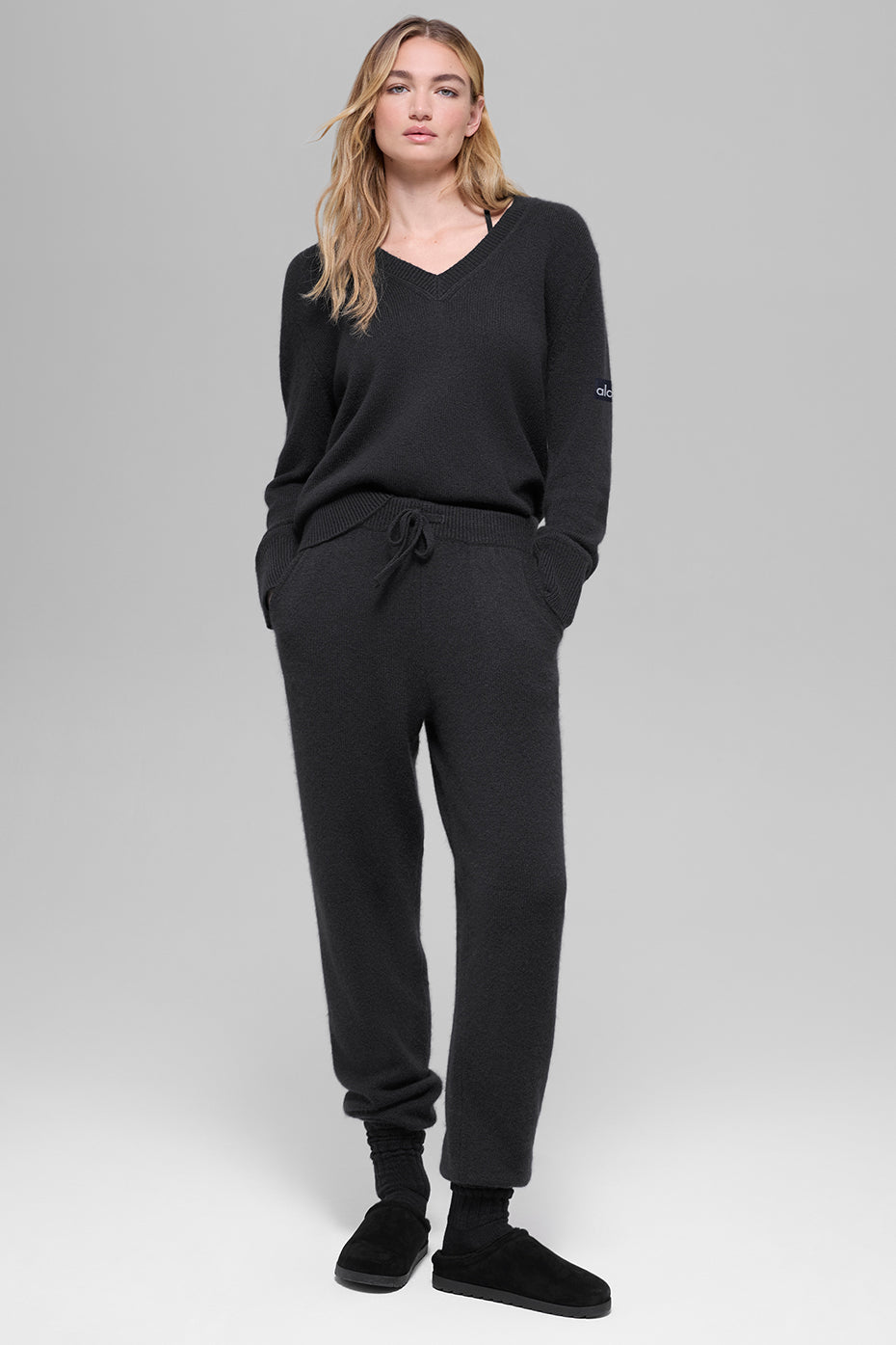 Alo Yoga Wool Cashmere New Class Oversized V-Neck Sweater - Black