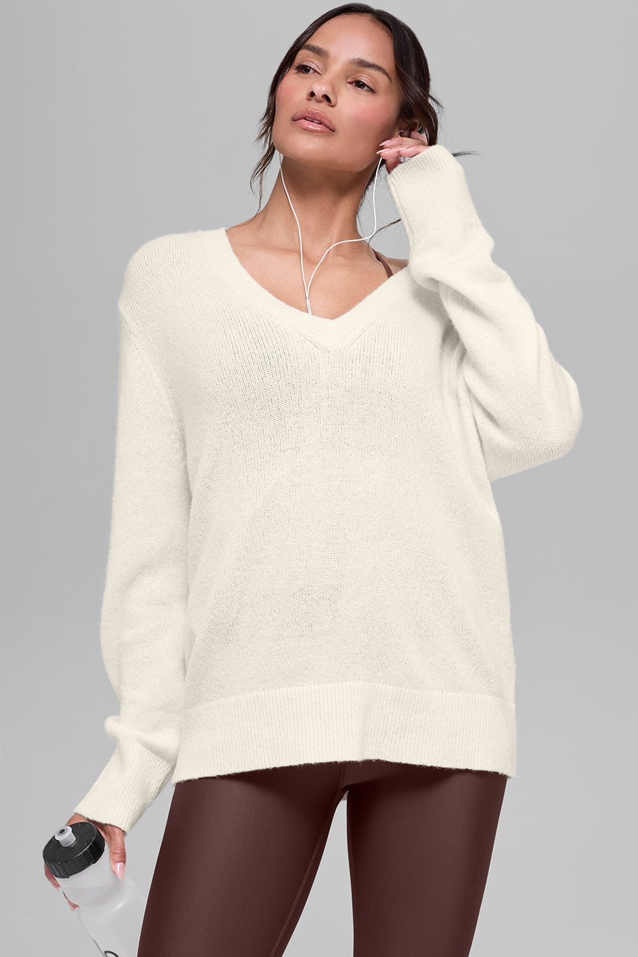 Alo Yoga Wool Cashmere New Class Oversized V-Neck Sweater - Ivory