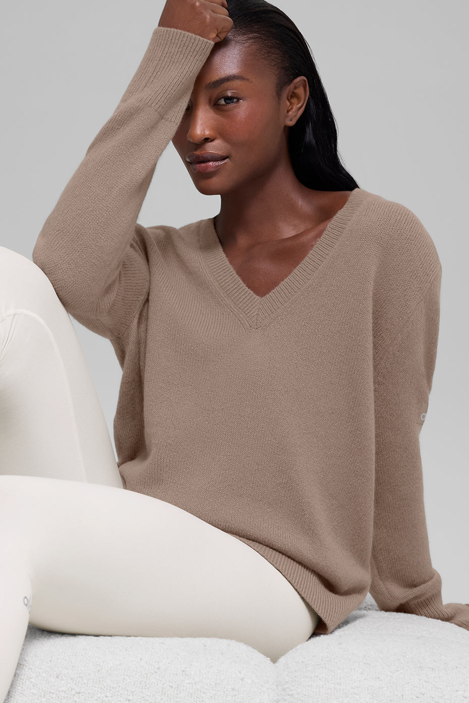 Alo Yoga Wool Cashmere New Class Oversized V-Neck Sweater - Chai Latte