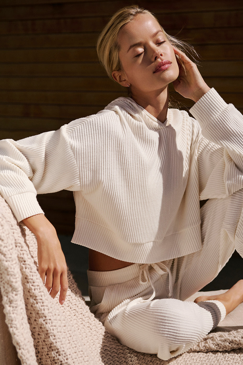 Alo Yoga Muse Hoodie - Ivory
