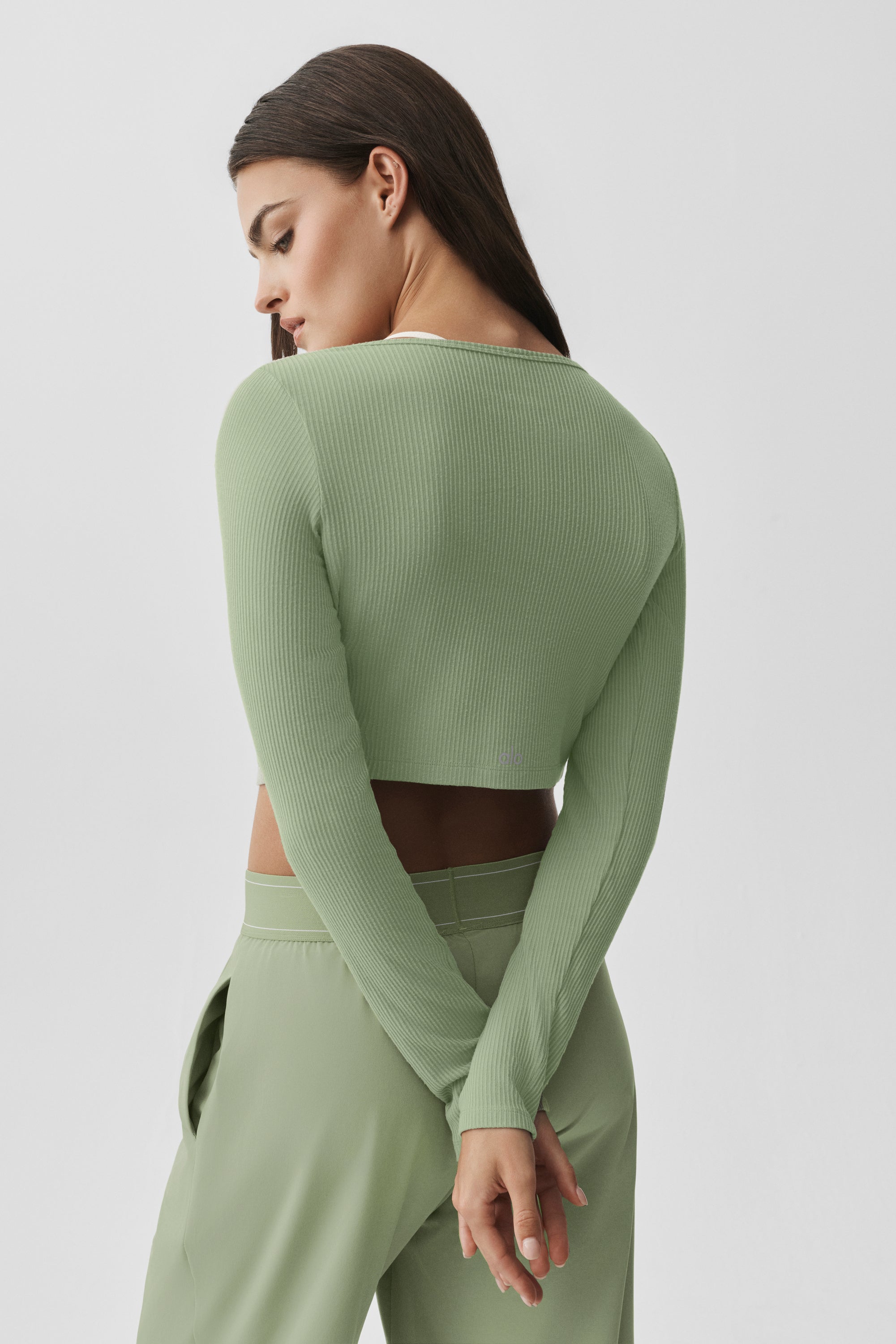 Alo Yoga Ribbed Cropped Whisper Cardigan - Dune Grass