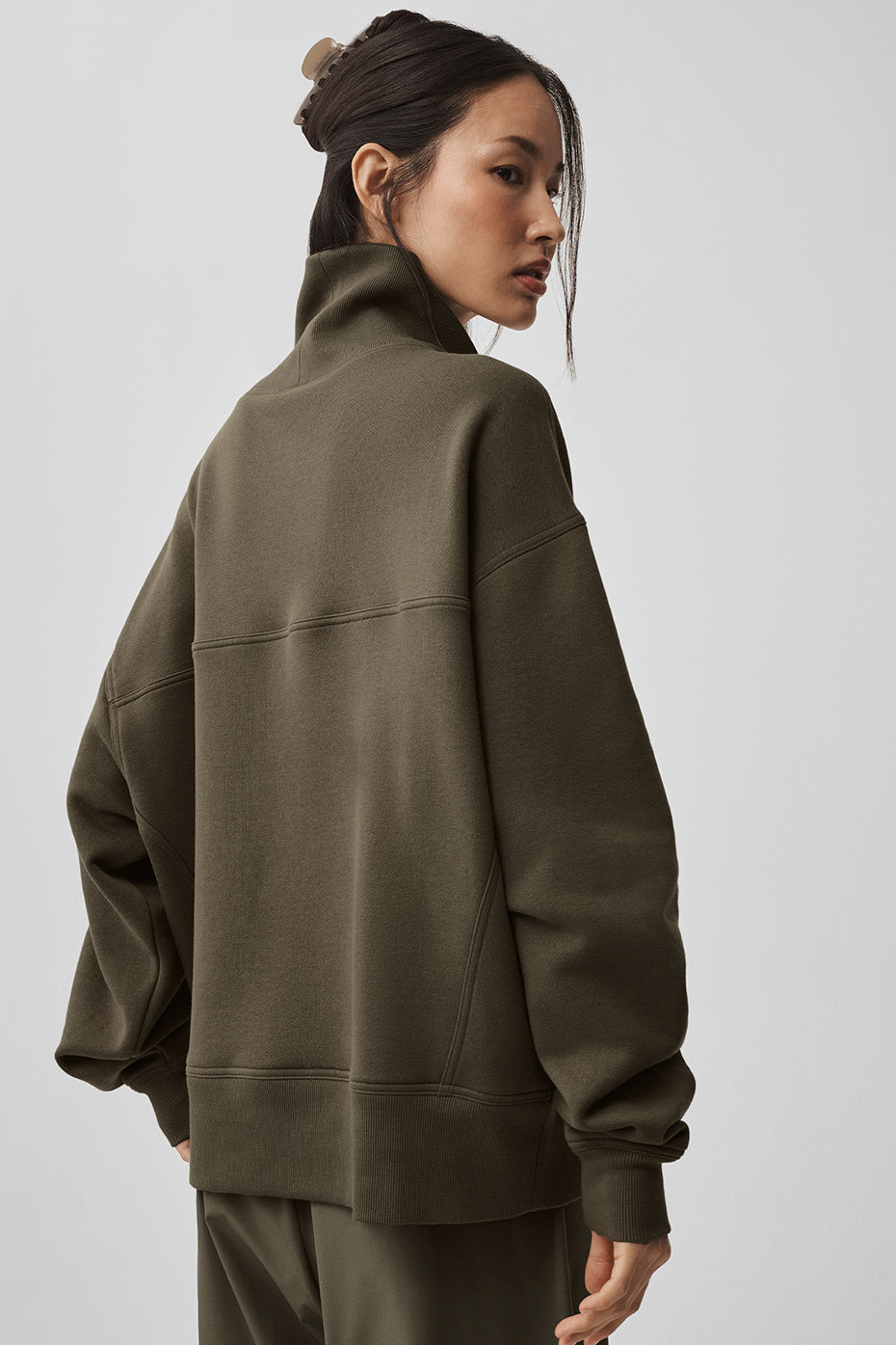 Alo Yoga Hazy Mock Neck Pullover - Olive Tree