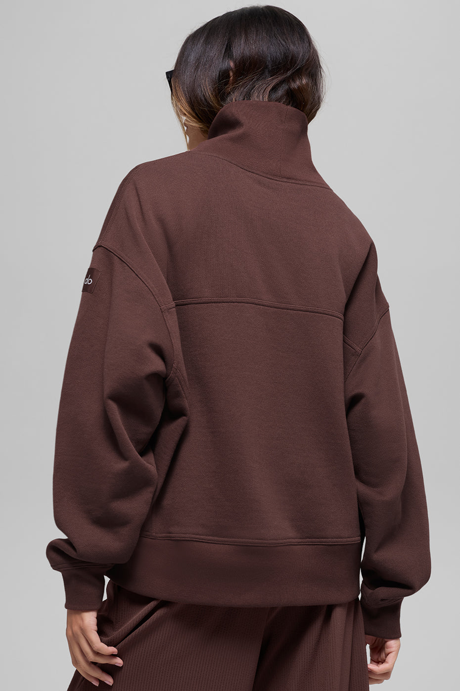 Alo Yoga Hazy Mock Neck Pullover - Brownstone