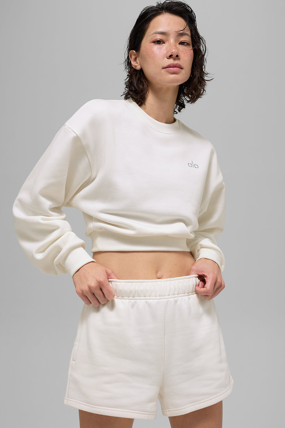 Alo Yoga Cropped Accolade Crewneck - Ivory