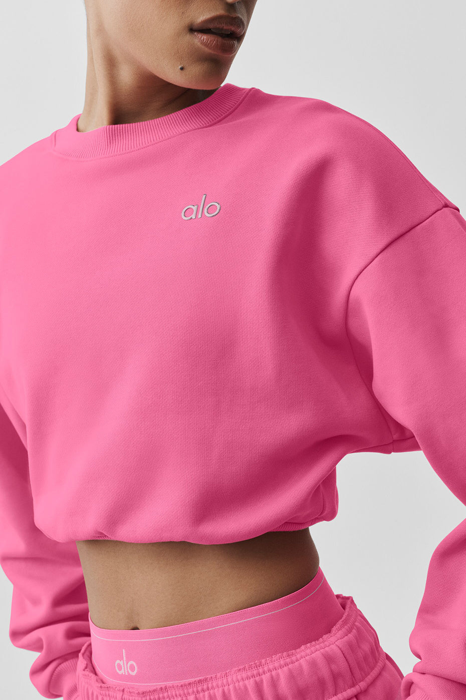 Alo Yoga Cropped Accolade Crewneck - Paradise Pink