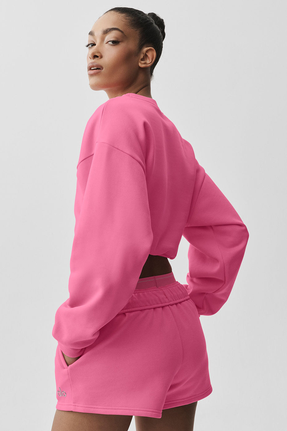 Alo Yoga Cropped Accolade Crewneck - Paradise Pink