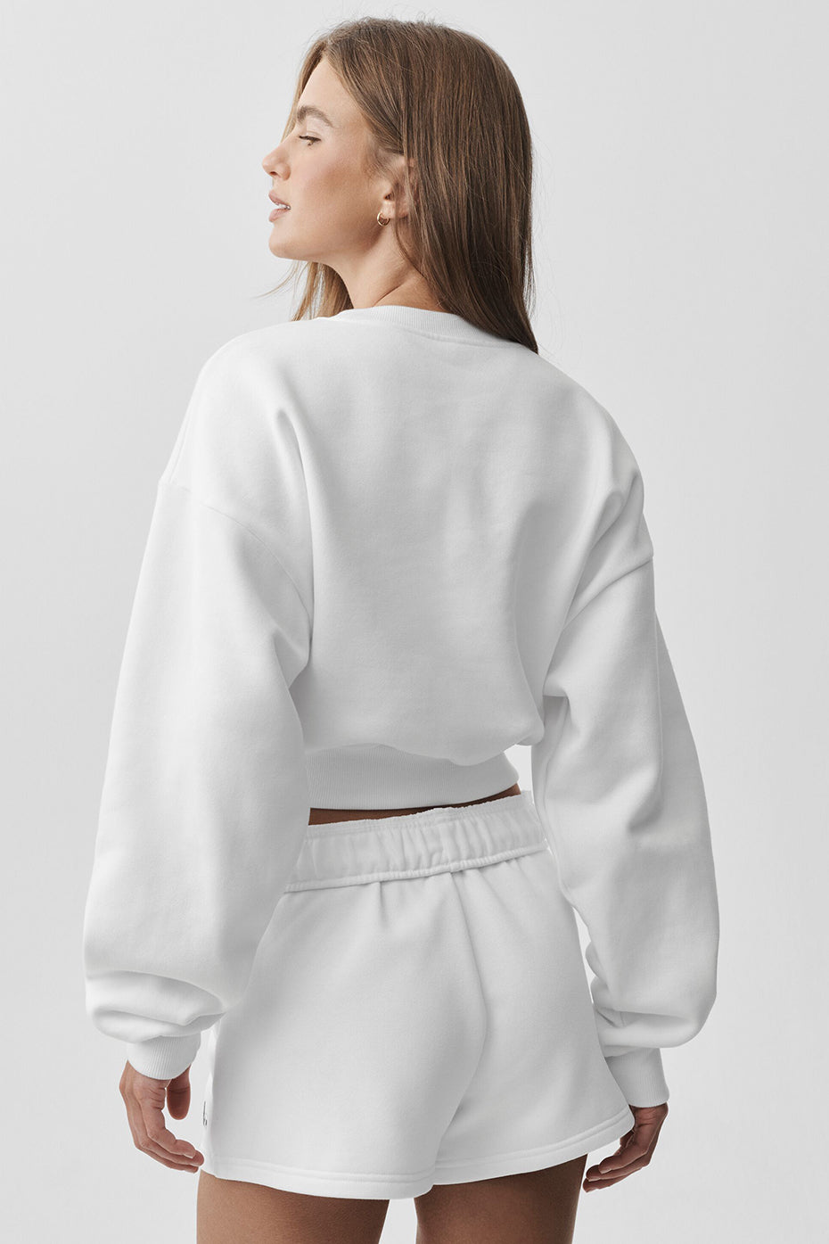 Alo Yoga Cropped Accolade Crewneck - White