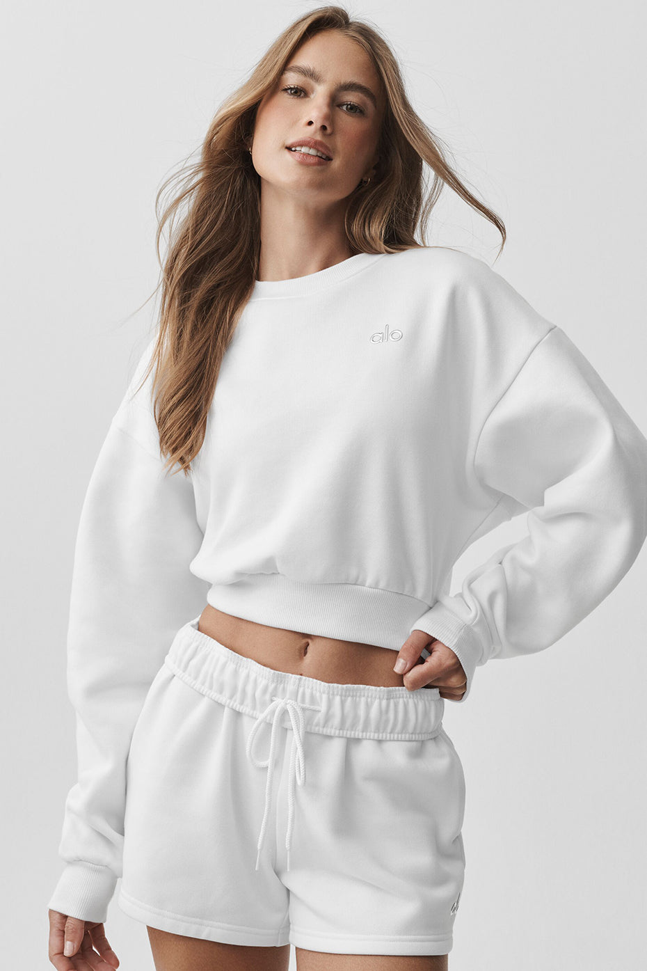 Alo Yoga Cropped Accolade Crewneck - White