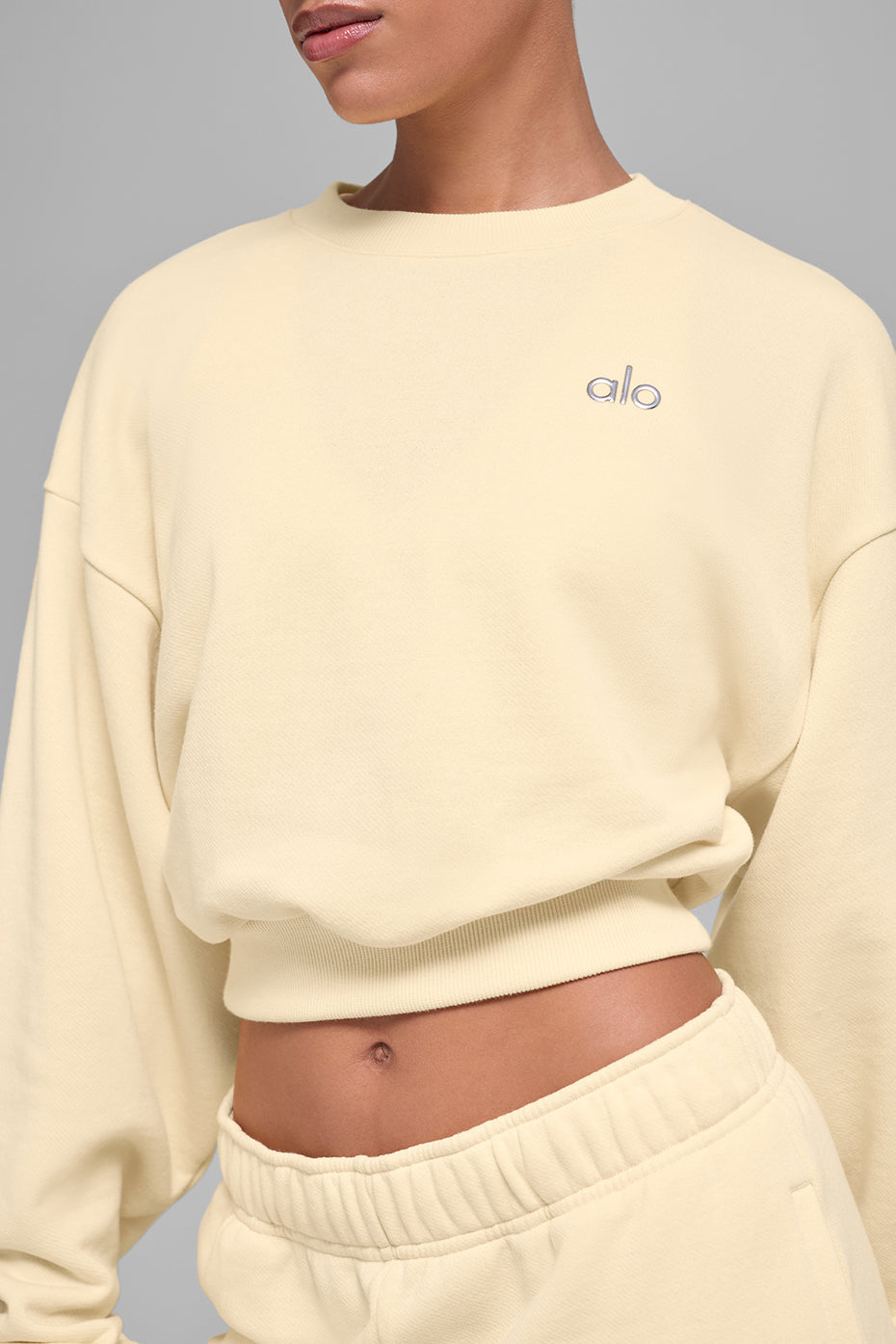 Alo Yoga Cropped Accolade Crewneck - Candlelight Yellow