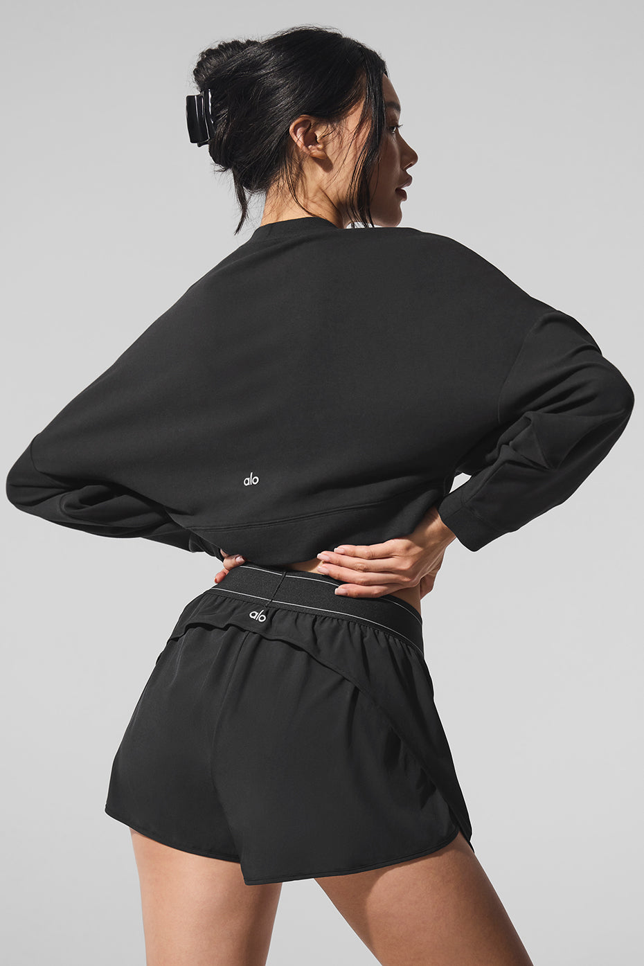 Alo Yoga Cropped Sway Crew Neck Pullover - Black