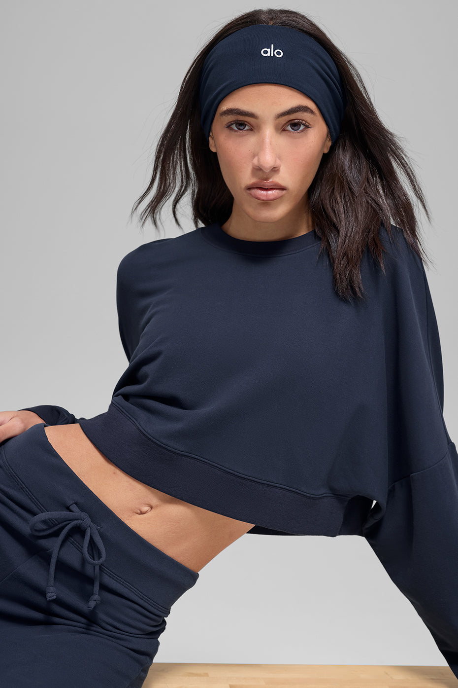 Alo Yoga Cropped Sway Crew Neck Pullover - Navy