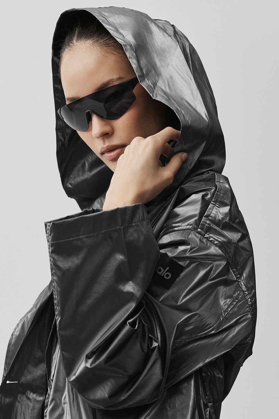 Alo Yoga Metallic Break Line Trench - Silver Metallic