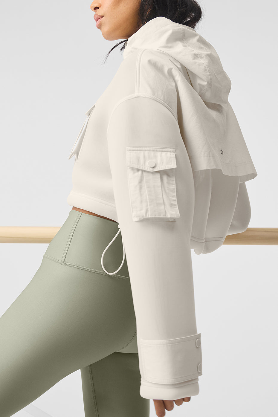 Alo Yoga Cropped Engage Cargo Parka - Ivory