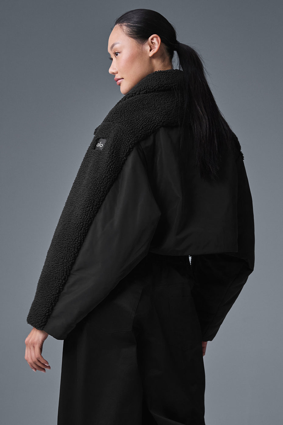 Alo Yoga Sherpa Cozy Escape Puffer - Black/Black