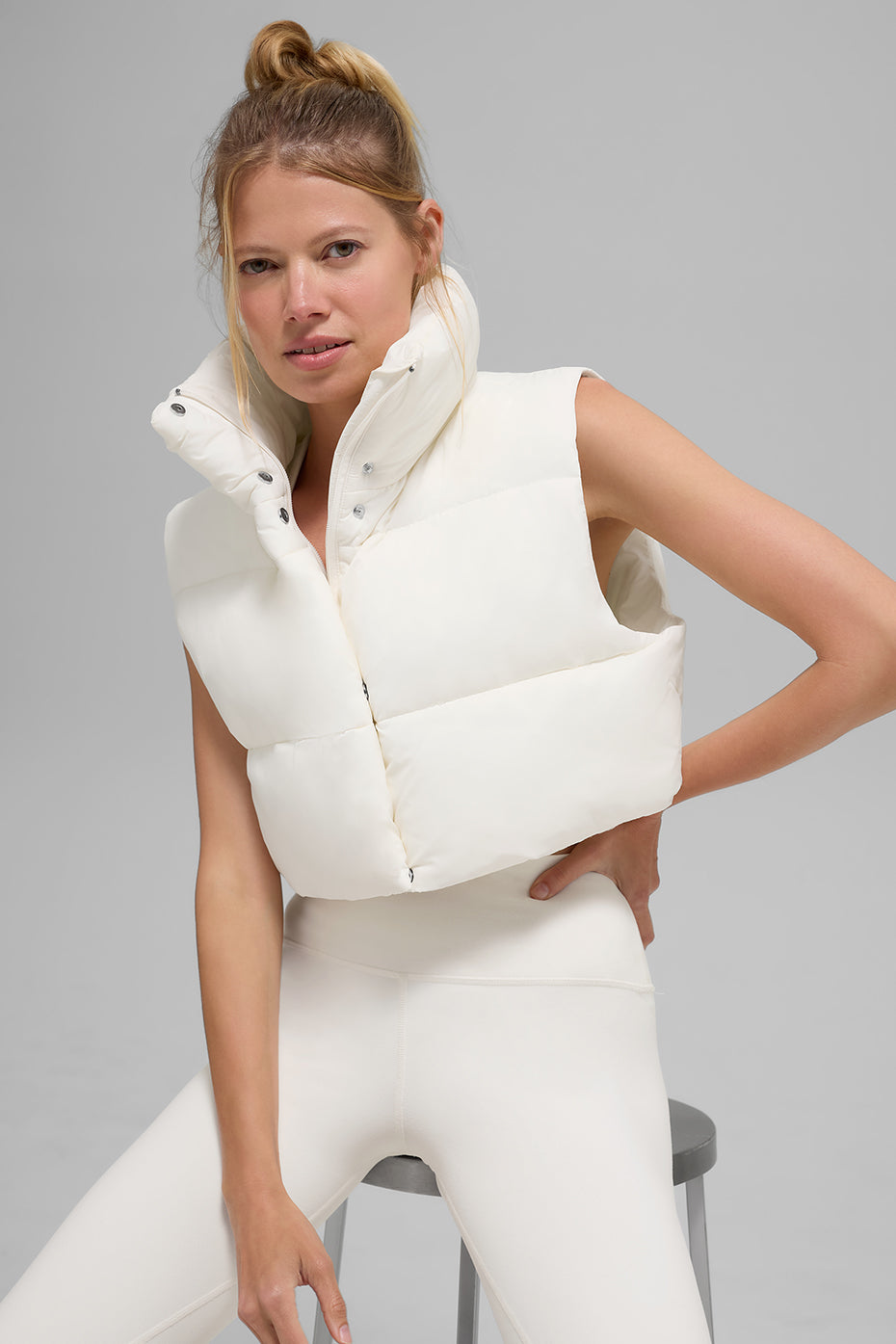 Alo Yoga Cropped Gold Rush Puffer Vest - Ivory