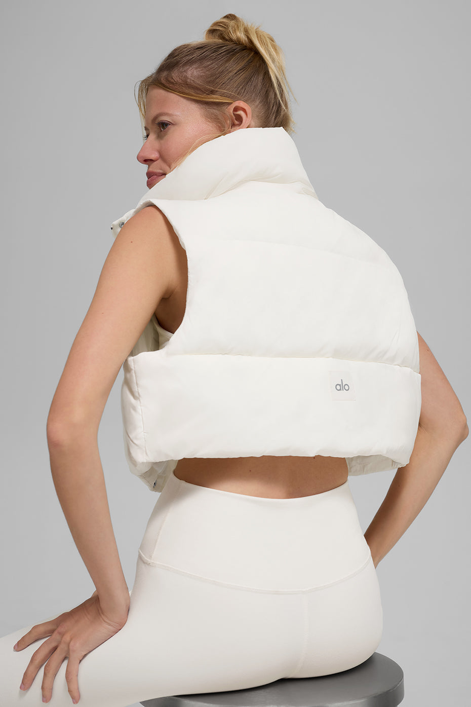 Alo Yoga Cropped Gold Rush Puffer Vest - Ivory
