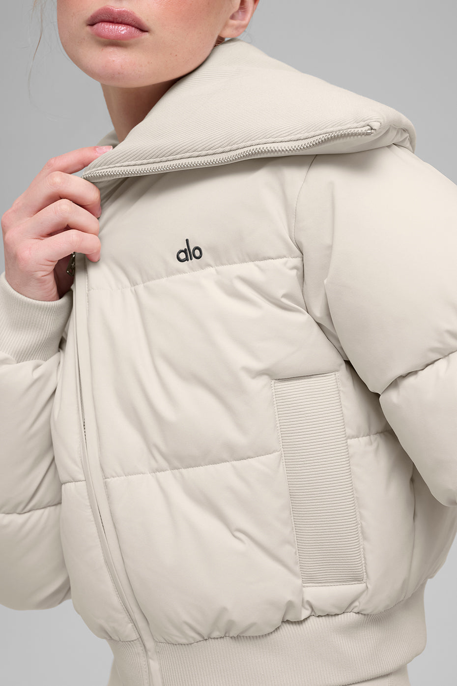 Alo Yoga Captivate Puffer - Bone