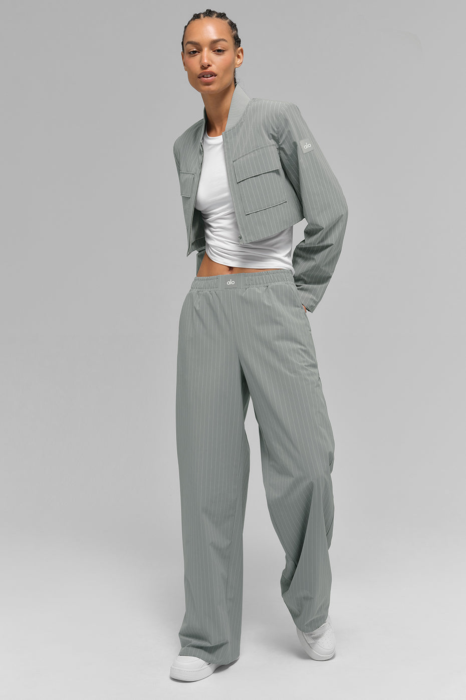 Alo Yoga Cropped Pinstripe Main Character Full Zip Jacket - Lunar Grey/White