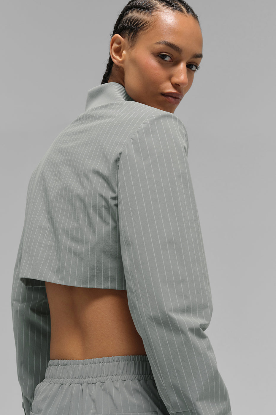 Alo Yoga Cropped Pinstripe Main Character Full Zip Jacket - Lunar Grey/White