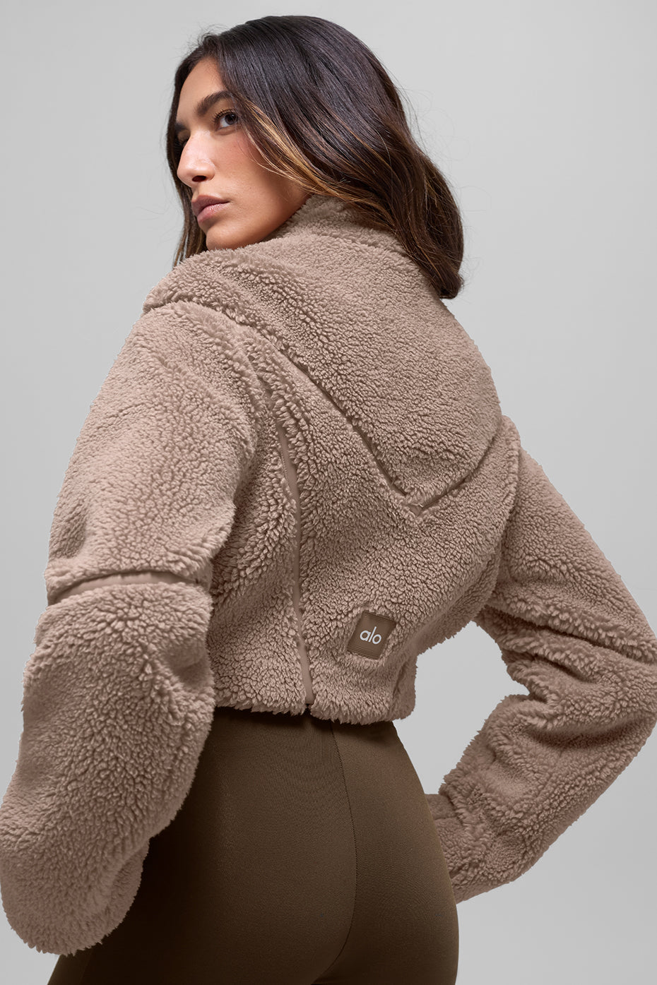 Alo Yoga Sherpa Cropped Slope Side Jacket - Chai Latte