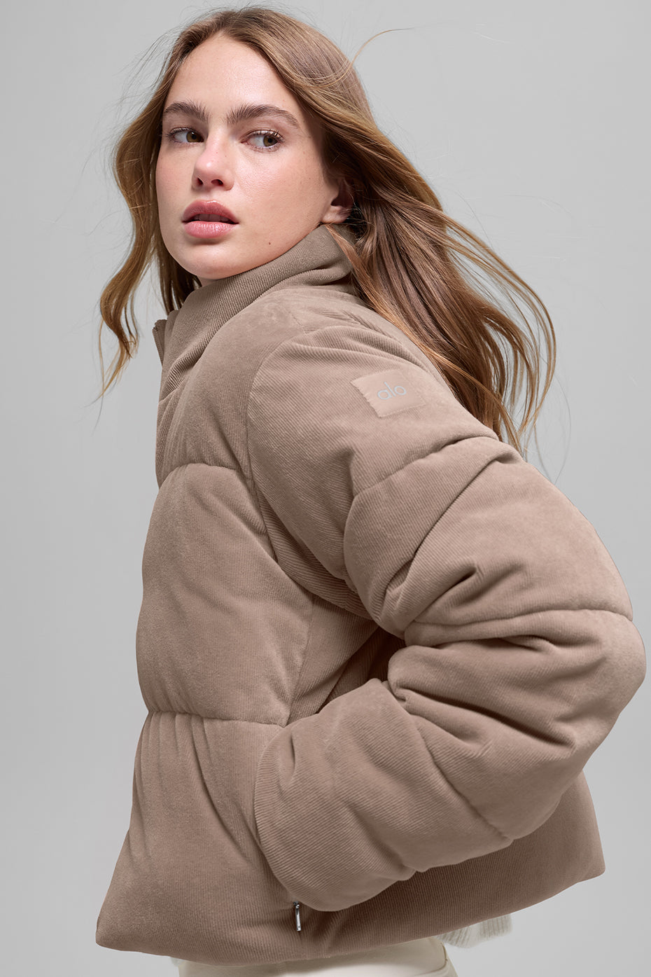Alo Yoga Micro Corduroy Dreamy Puffer - Chai Latte