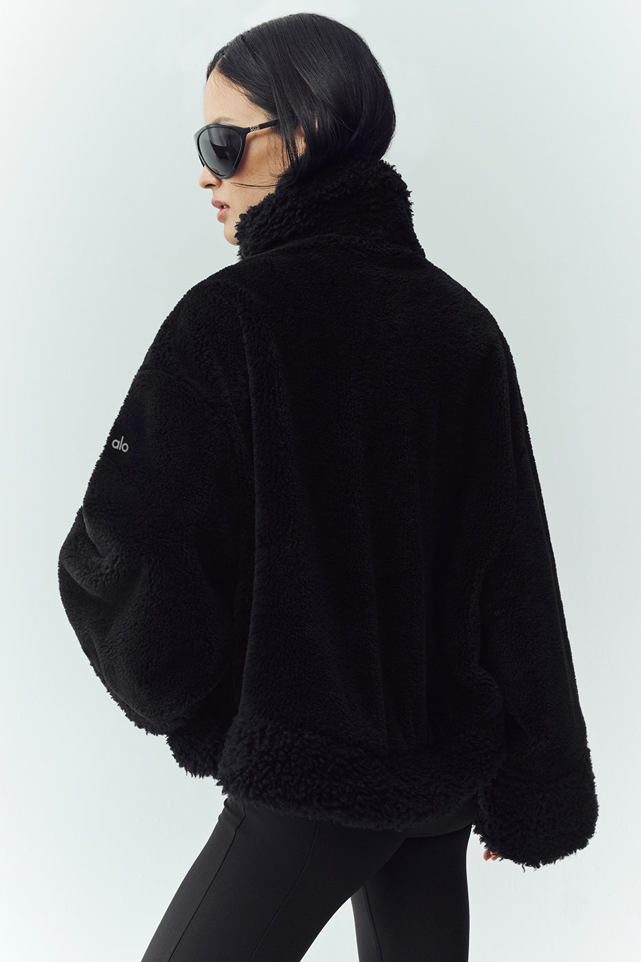 Alo Yoga Sherpa Fireside Bomber - Black