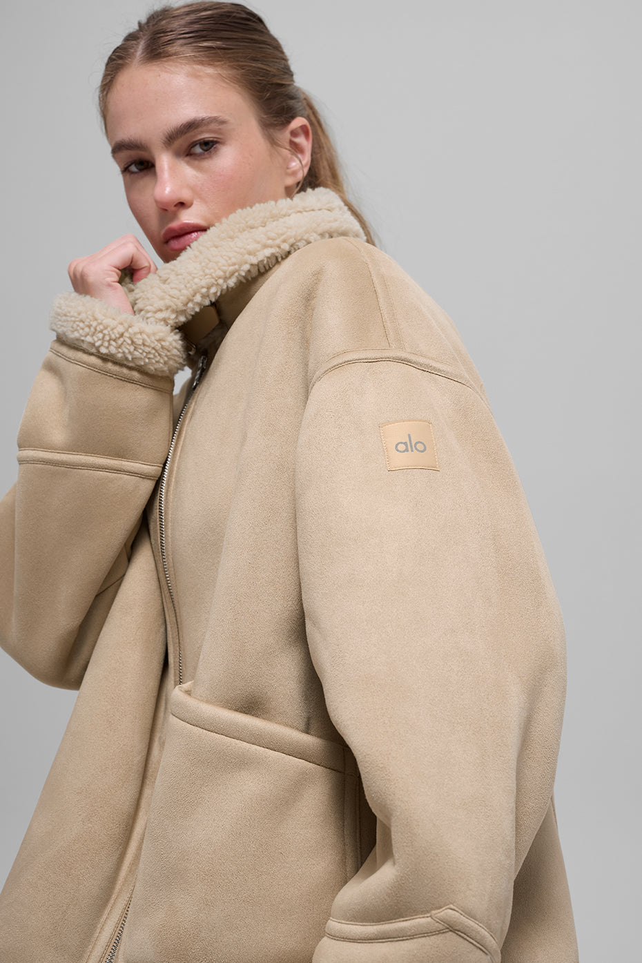 Alo Yoga Faux Shearling Grand Jacket - Woodland Tan