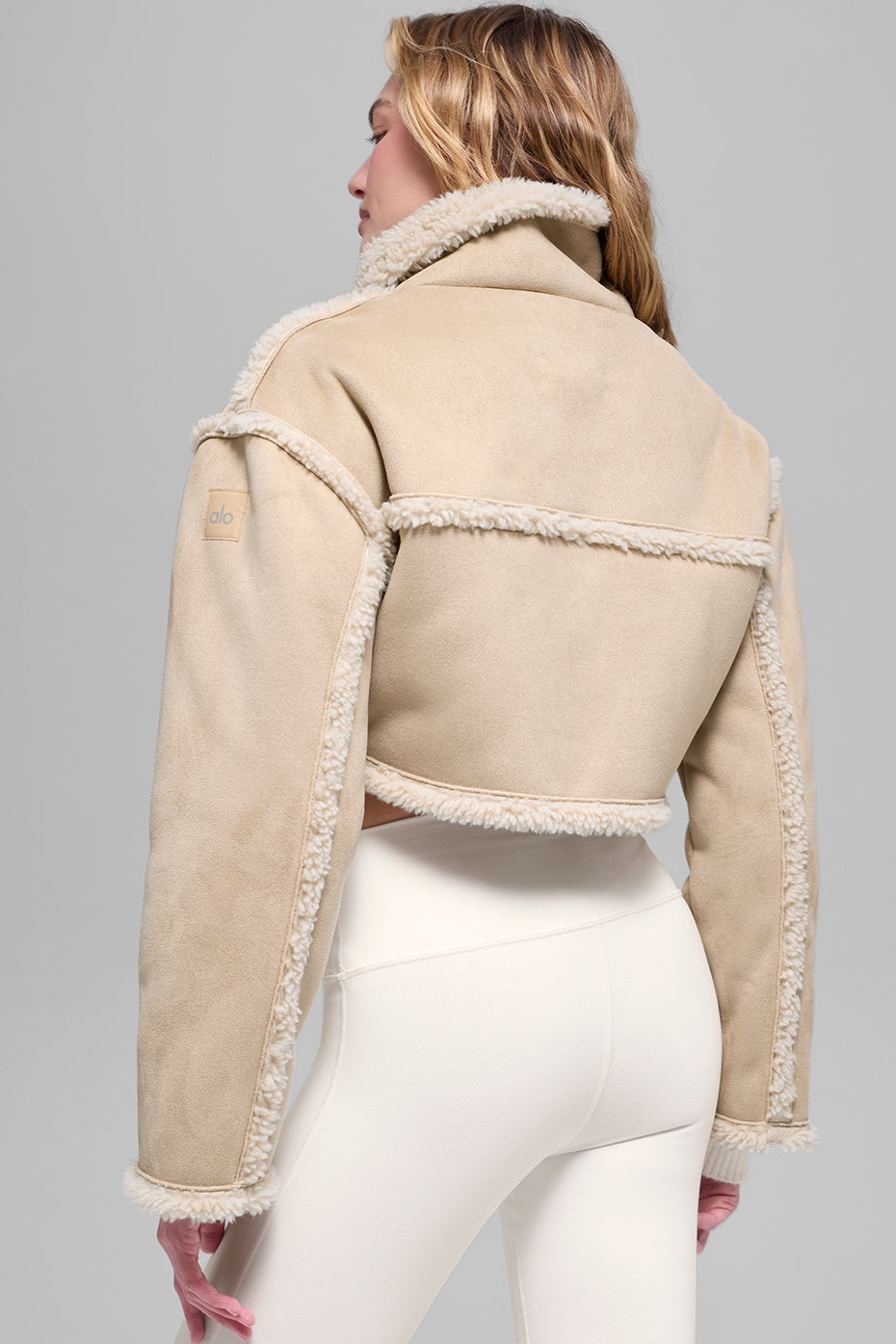 Alo Yoga Faux Shearling Snowfall Cropped Jacket - Woodland Tan