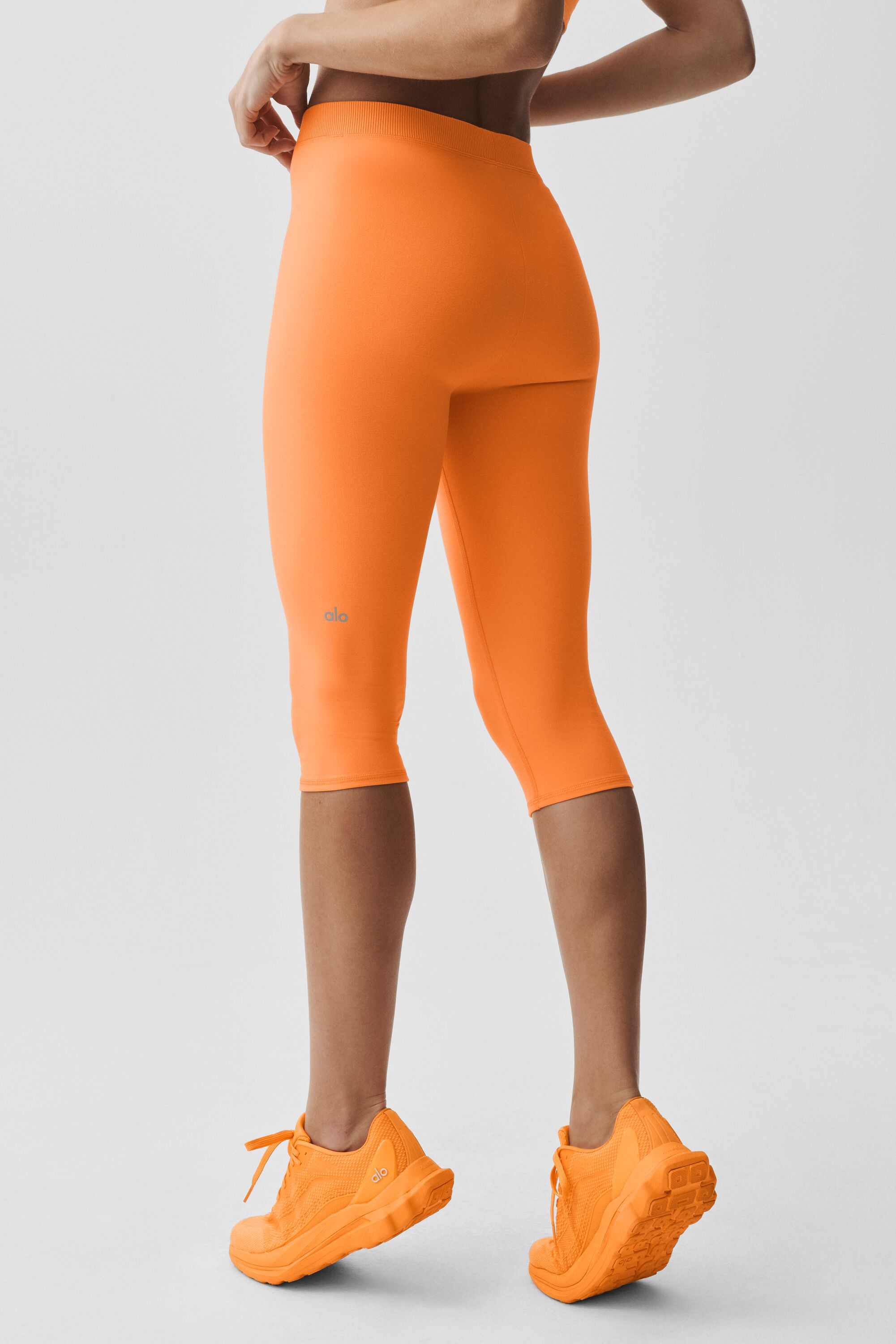 Alo Yoga Alosoft High-Waist Iconic 90's Capri - Satsuma Breeze