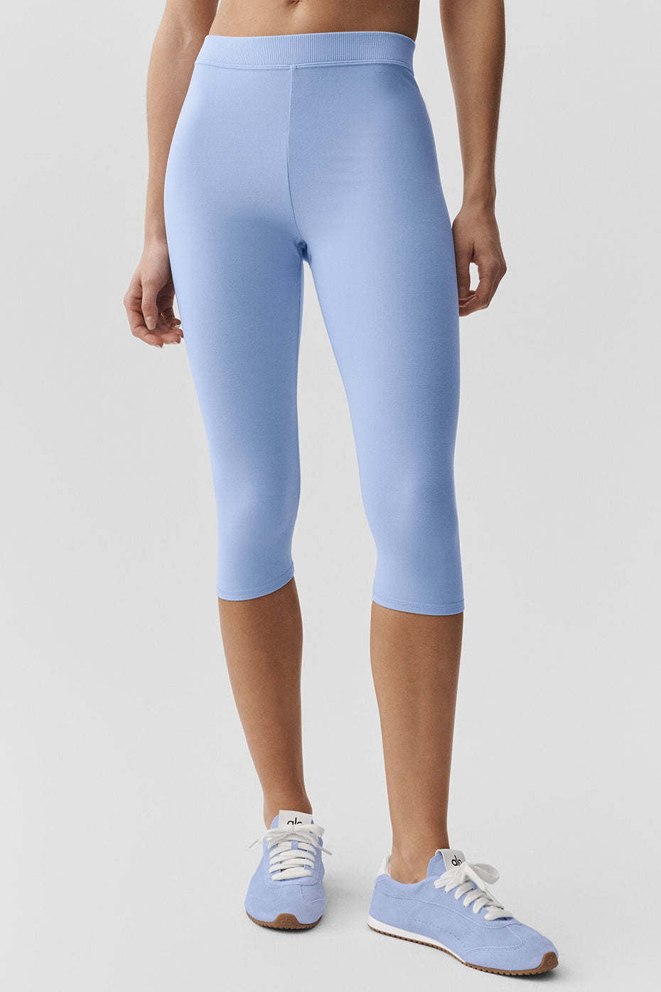 Alo Yoga Alosoft High-Waist Iconic 90's Capri - Light Provence Blue