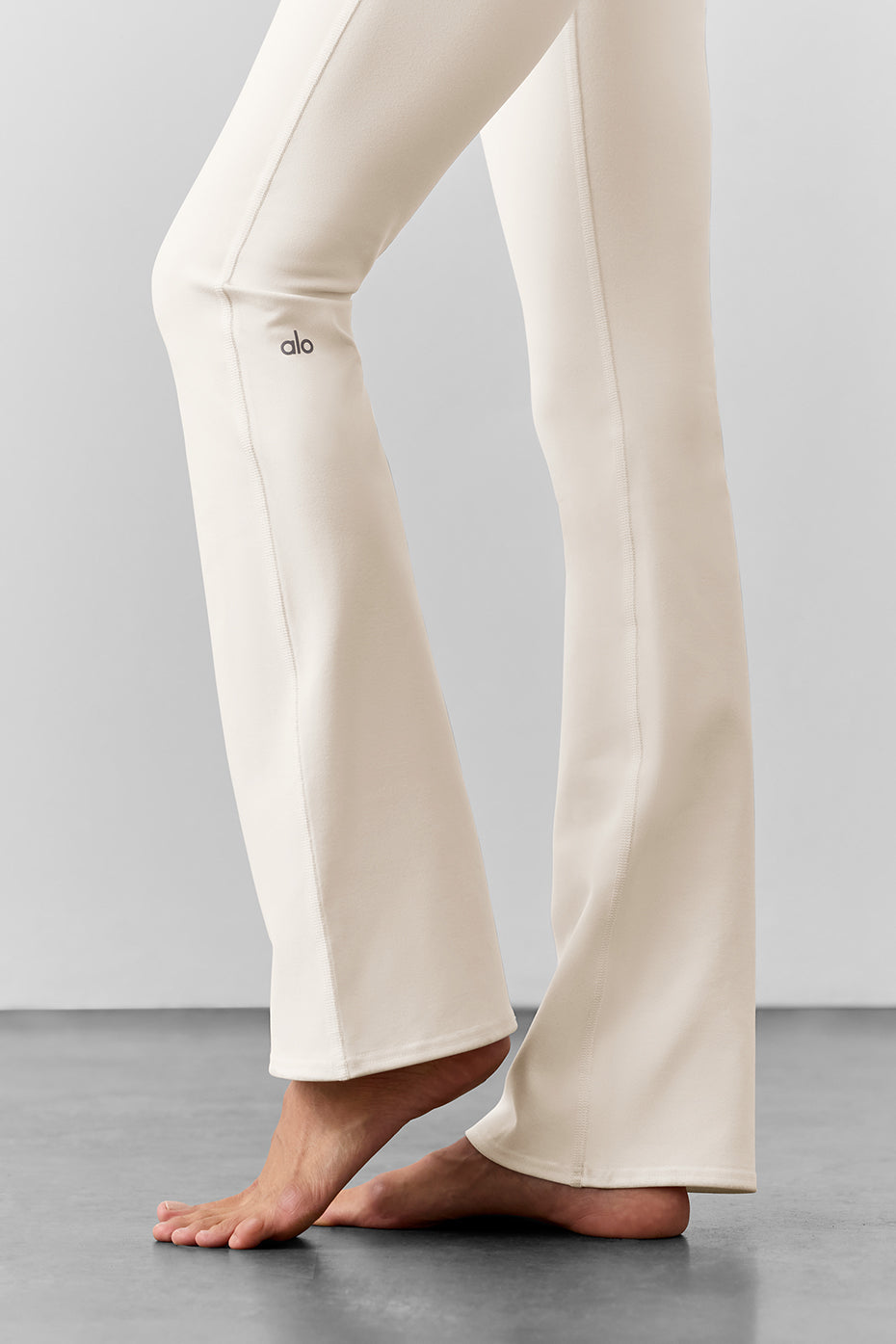 Alo Yoga Airbrush High-Waist Bootcut Legging (Regular) - Ivory