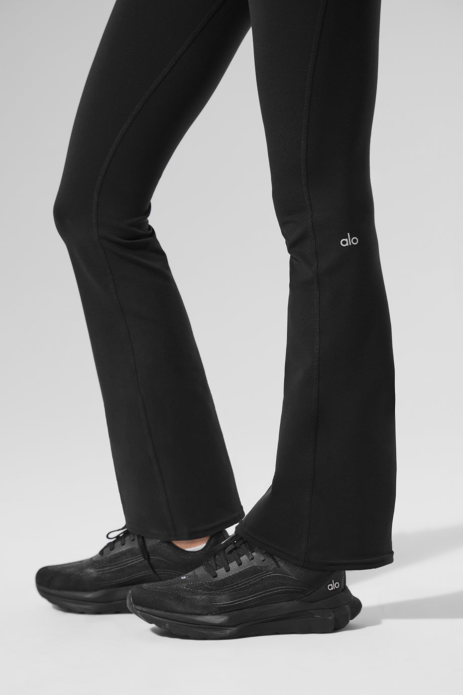 Alo Yoga Airbrush High-Waist Bootcut Legging (Short) - Black