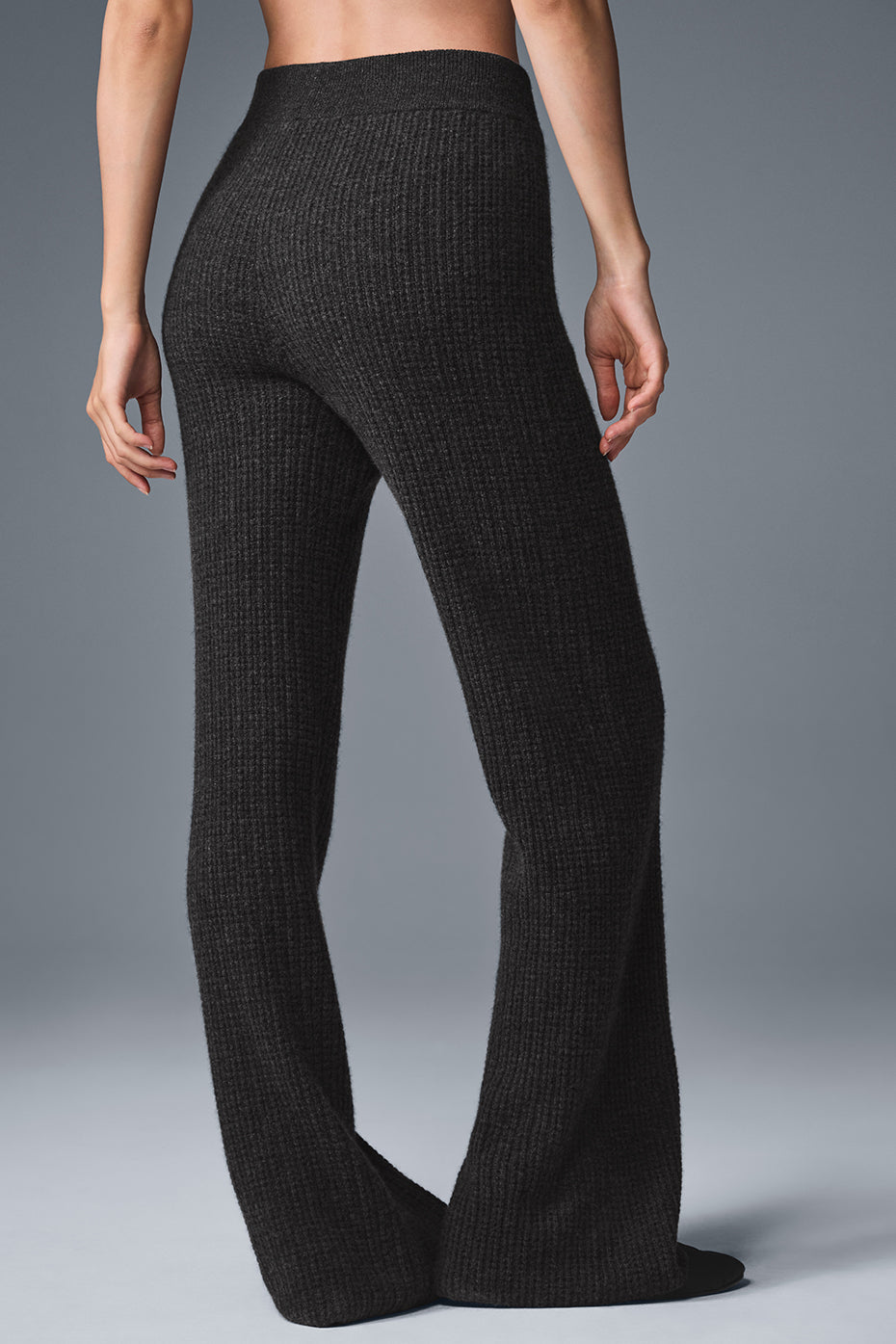 Alo Yoga Cashmere High-Waist Plush Waffle Pant - Dark Heather Grey
