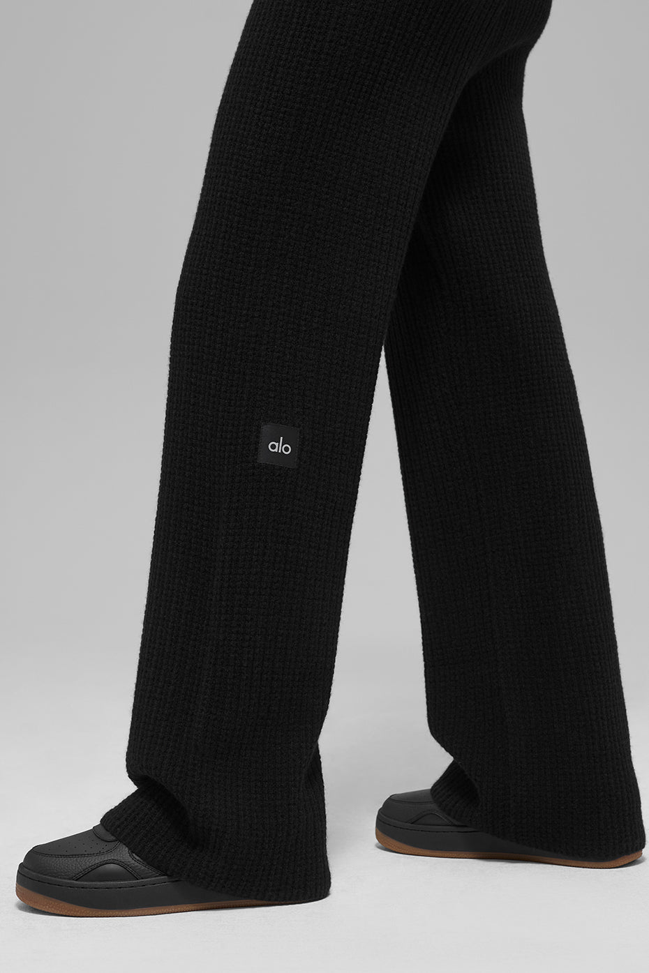 Alo Yoga Cashmere High-Waist Plush Waffle Pant - Black