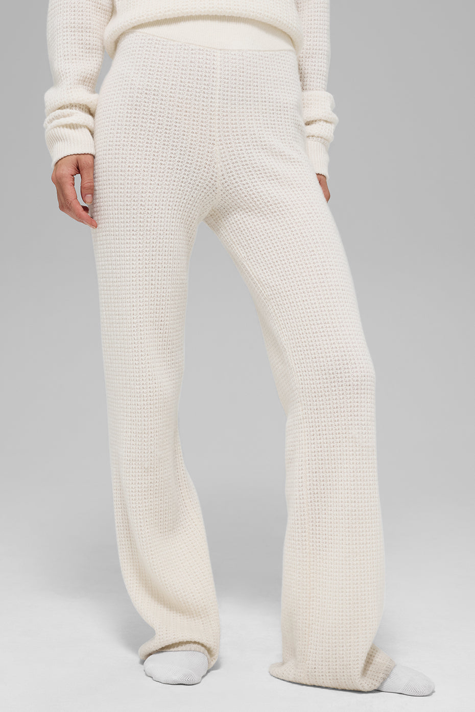 Alo Yoga Cashmere High-Waist Plush Waffle Pant - Ivory