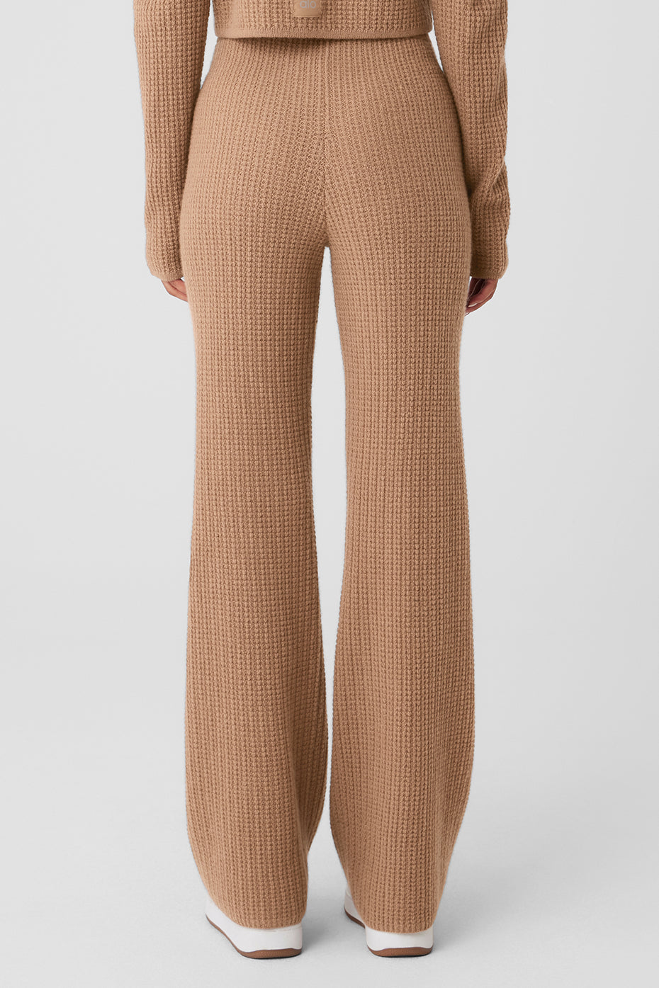 Alo Yoga Cashmere High-Waist Plush Waffle Pant - Toasted Almond